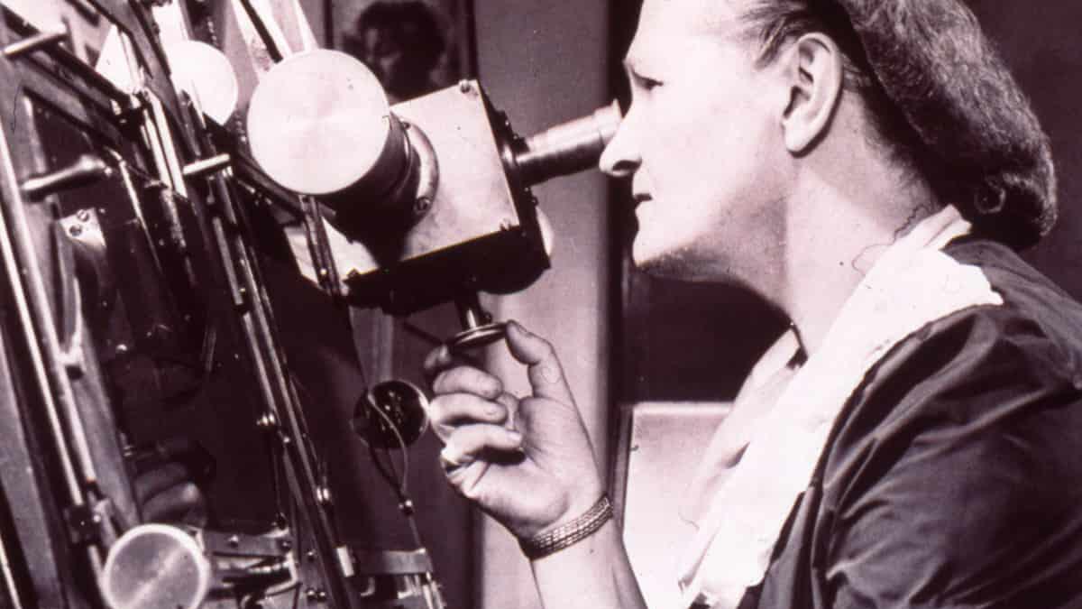 astronomer Cecilia Payne Gaposchkin using a telescope